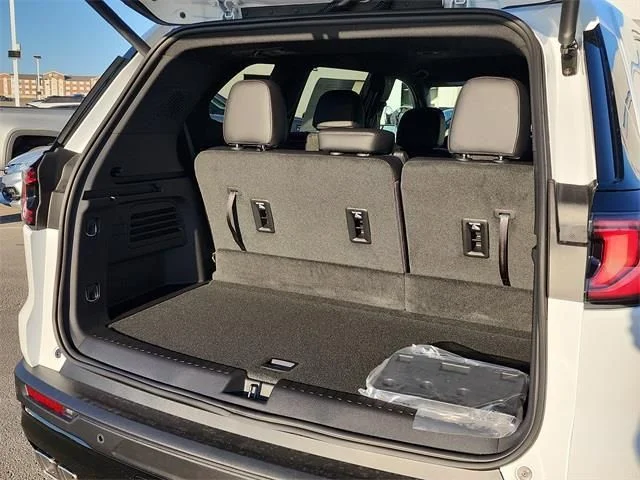 2026 GMC Acadia Elevation - Photo 7