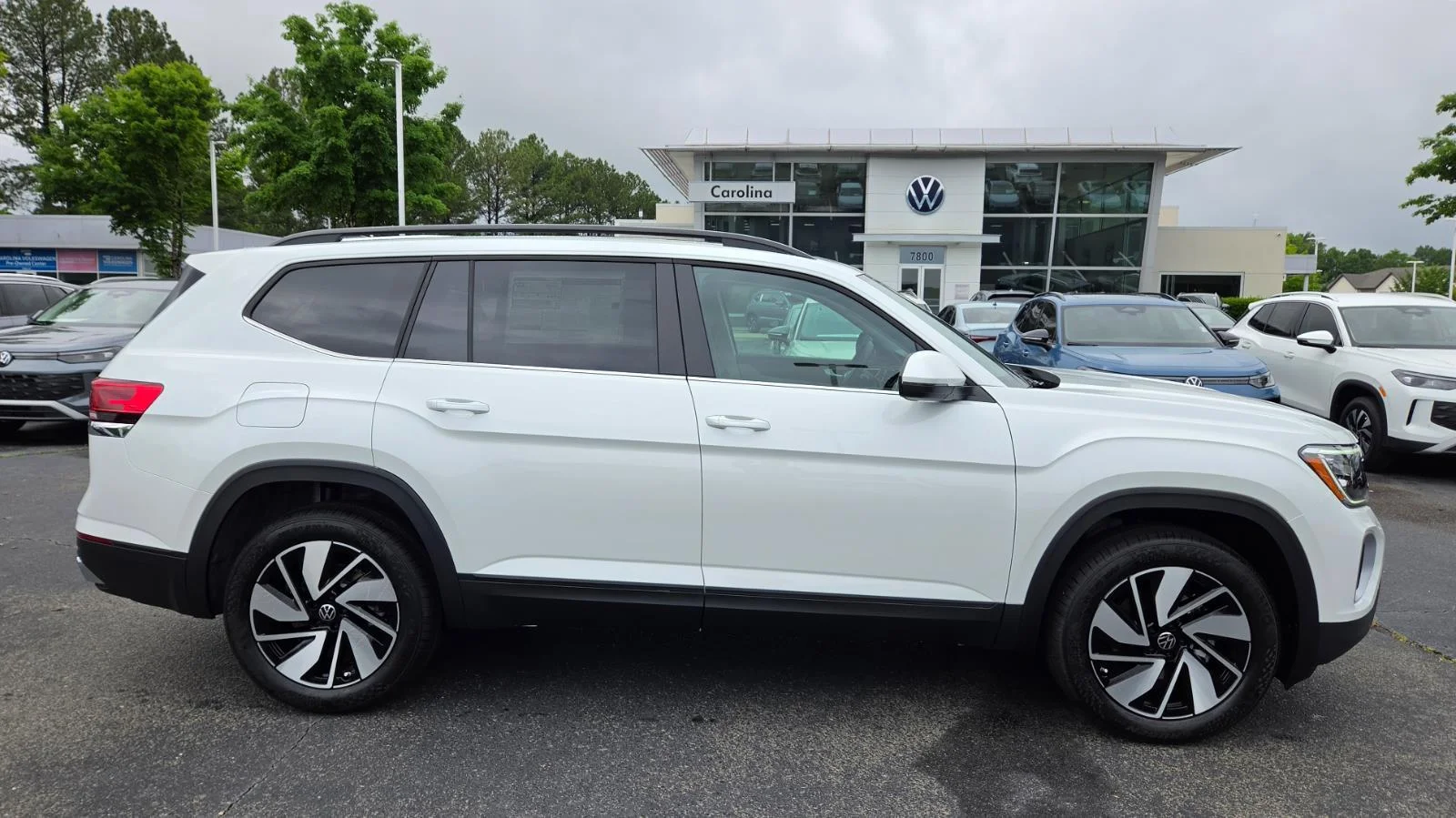 New 2026 opal white pearl Volkswagen 2.0T SE w/Technology image 3