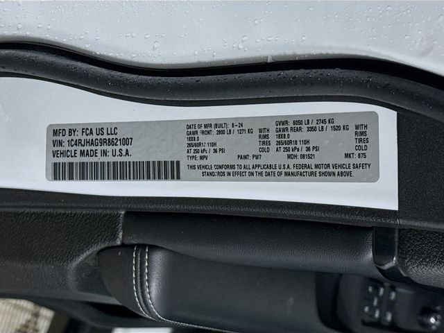 Used 2024 White Jeep Altitude image 29