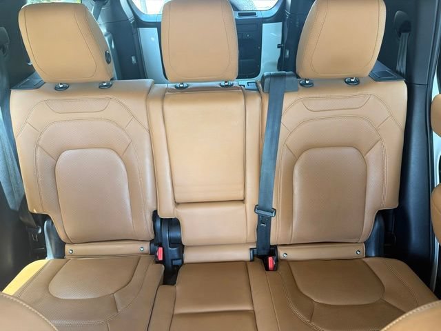 Used 2023 Fuji White Land Rover S image 10