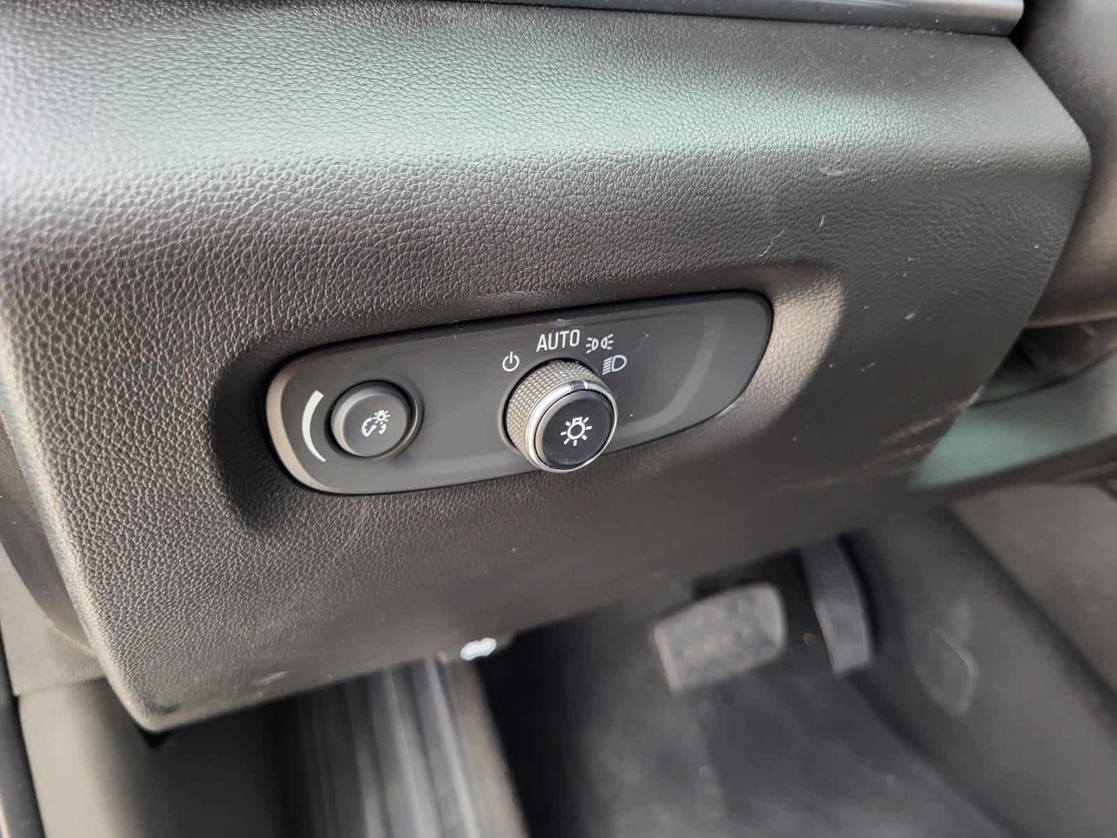 Used 2022 Northsky Blue Metallic Chevrolet LT Cloth image 19