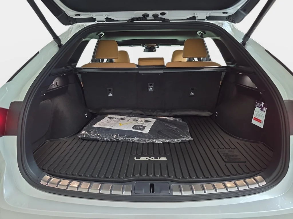 New 2026 Eminent White Pearl Lexus PREMIUM PLUS image 12
