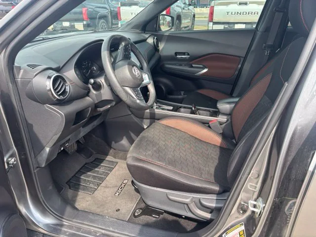 Used 2023 Gray Nissan SR image 8
