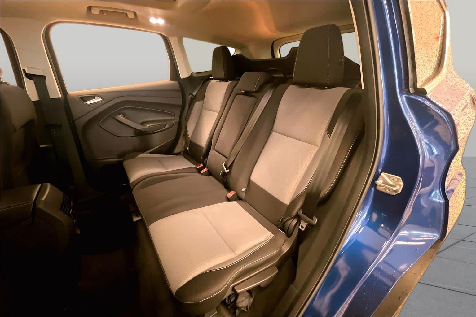 Used 2018 Lightning Blue Metallic Ford SE image 18