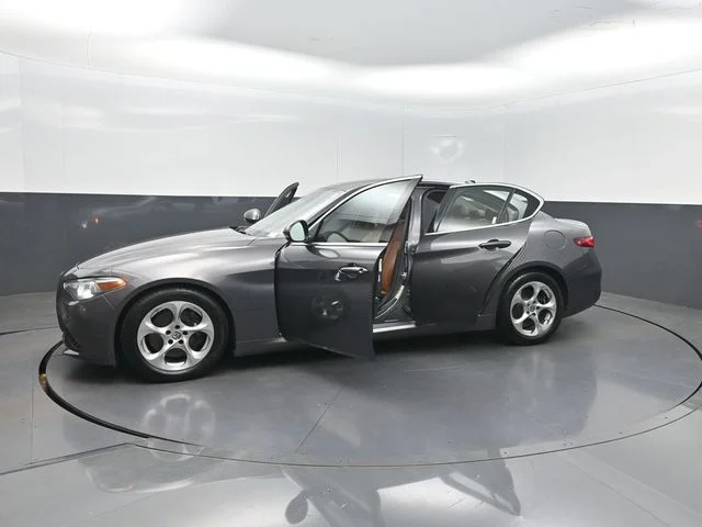 Used 2019 Gray Alfa Romeo Base image 41