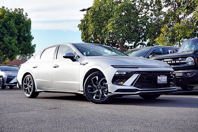 Used 2024 Silver Hyundai SEL image 1