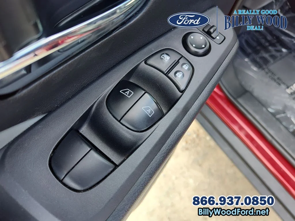 Used 2024 Scarlet Ember Nissan SR image 16
