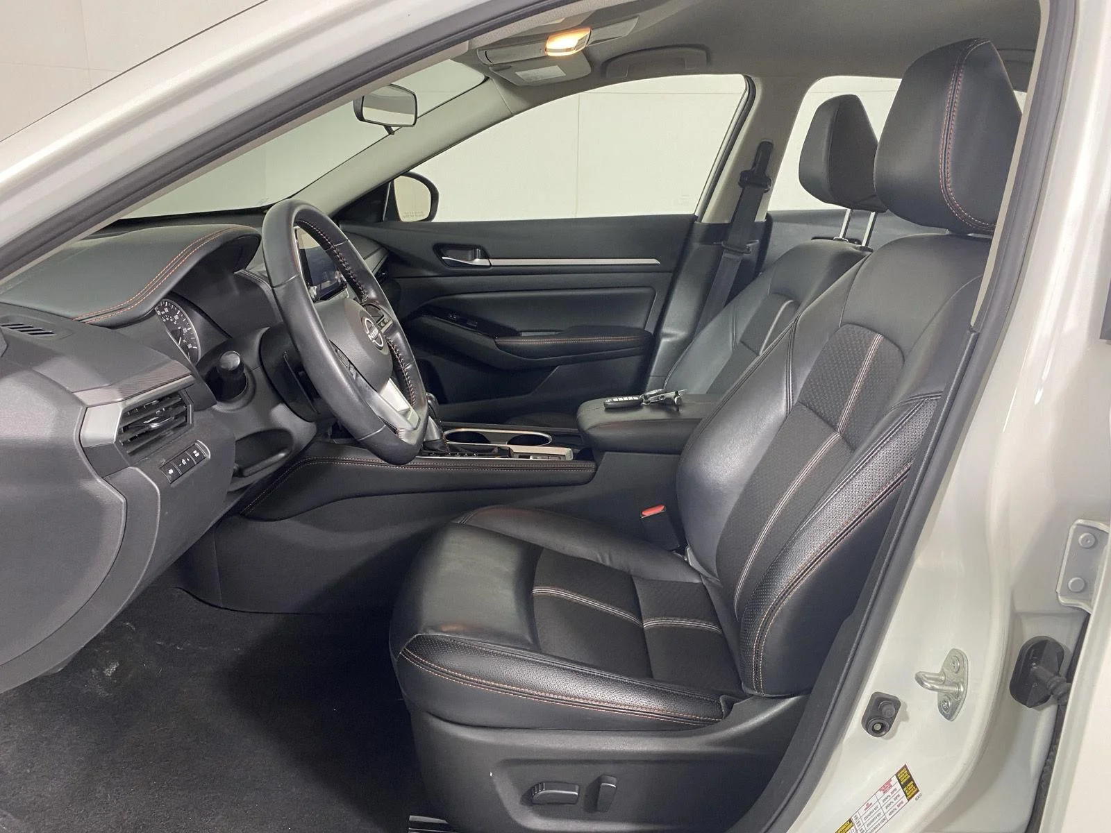 Used 2024 Pearl White Tricoat Nissan 2.5 SR image 12