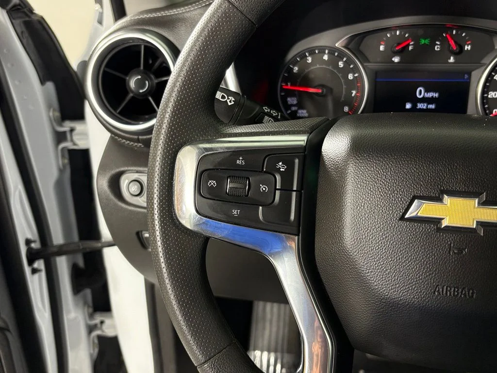 Used 2025 White Chevrolet LT image 19