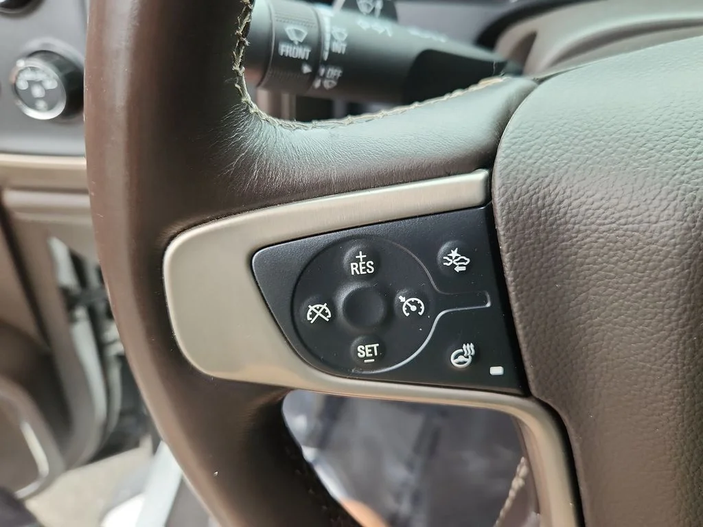 Used 2015 White GMC Denali image 22