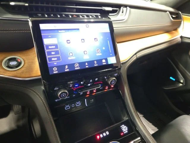 Used 2021 White Jeep Summit image 15