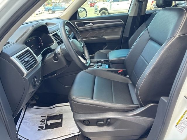 Used 2023 White Volkswagen 2.0T SE w/Technology image 11