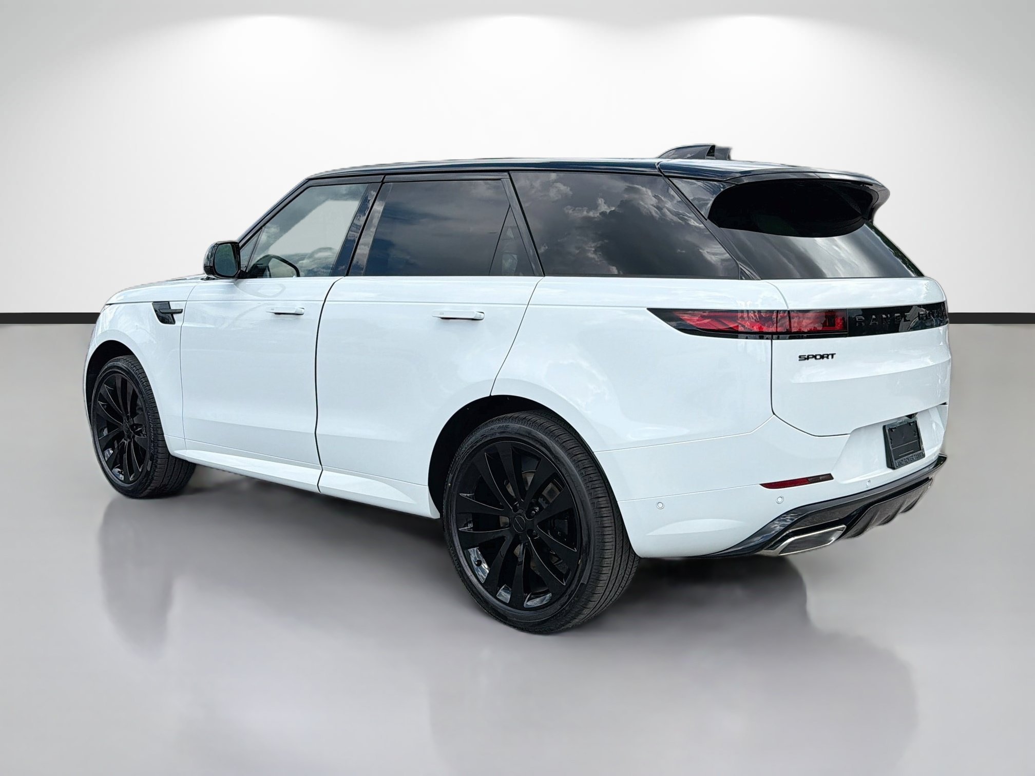 New 2027 Fuji White Land Rover Dynamic SE image 3