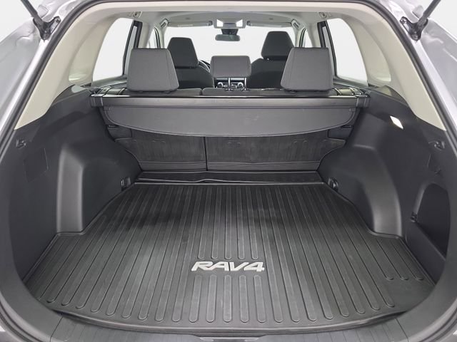 2024 Toyota RAV4 XLE - Photo 29
