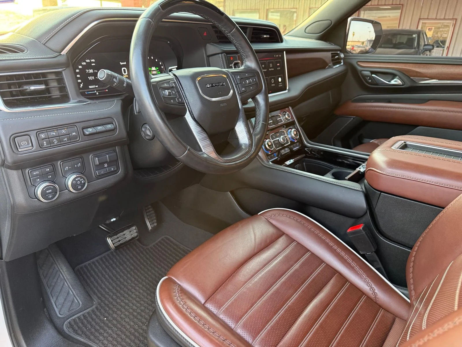 Used 2023 White GMC Denali Ultimate image 9