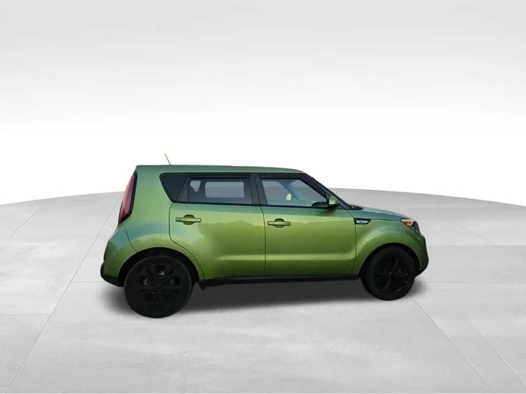 Used 2015 Green Kia + image 9