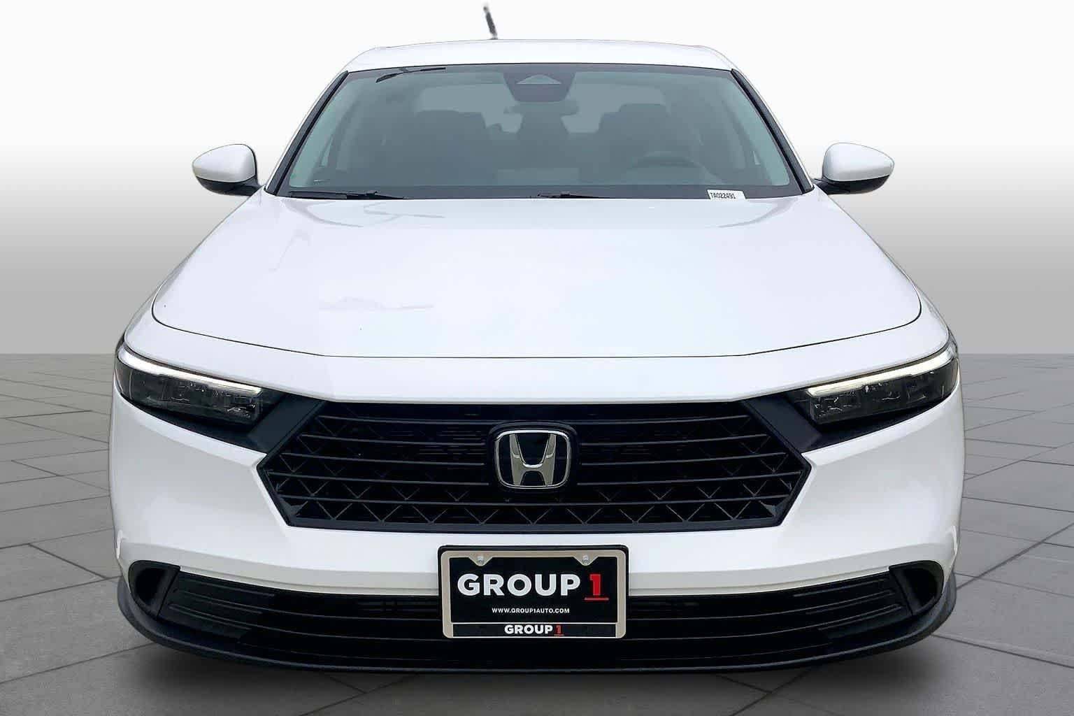 New 2026 Platinum White Pearl Honda LX image 3