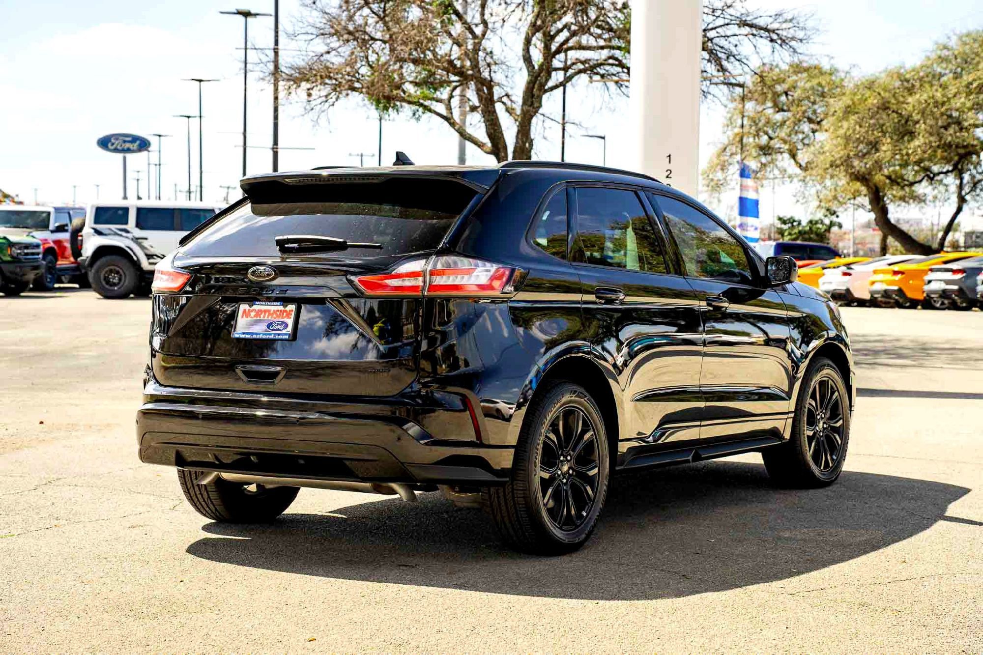 New 2024 Agate Black Metallic Ford SE image 5