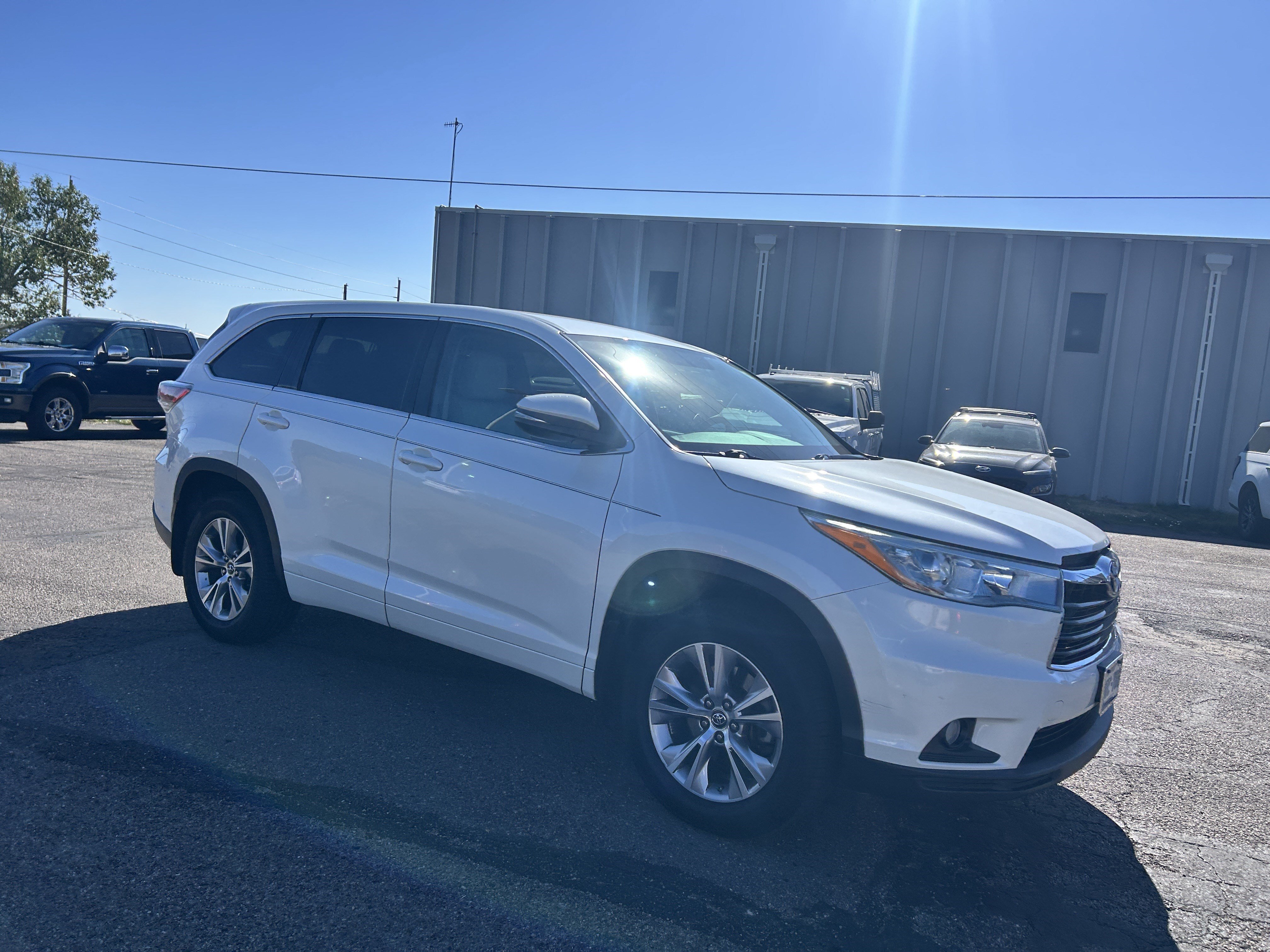 Used 2016 Blizzard Pearl Toyota LE image 7
