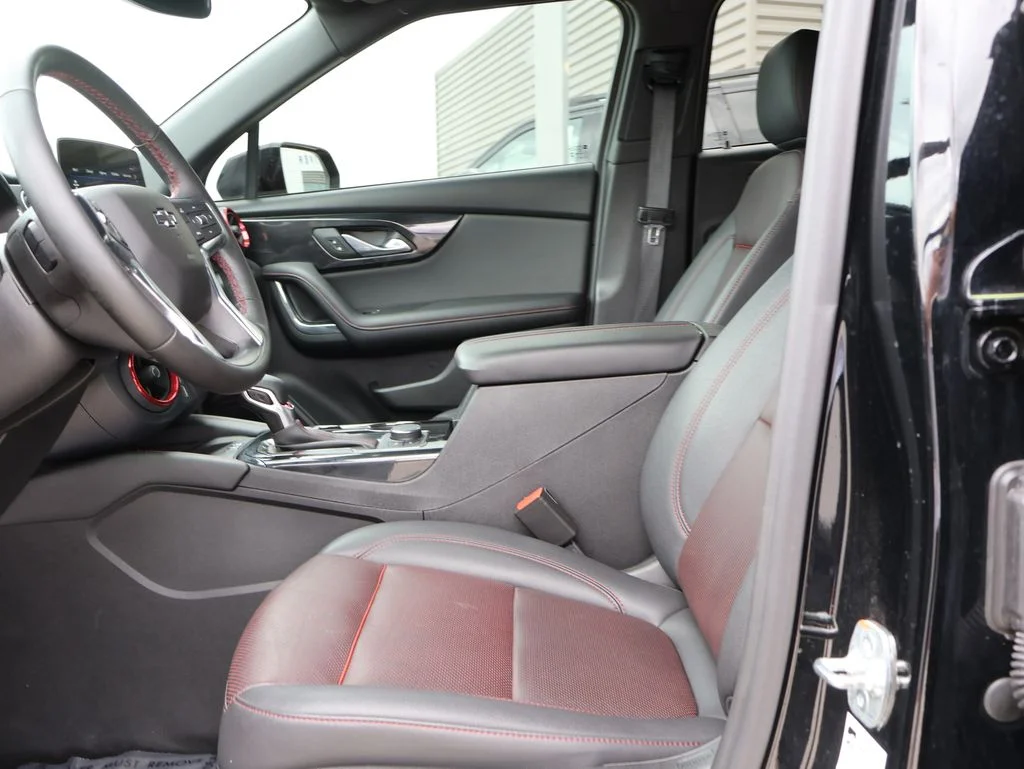 Used 2025 Black Chevrolet RS image 23