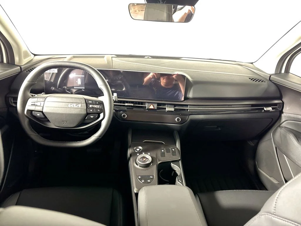 New 2026 Snow White Pearl Kia EX image 12