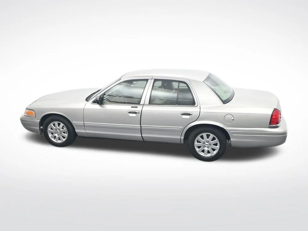 Used 2006 Silver Ford LX image 30