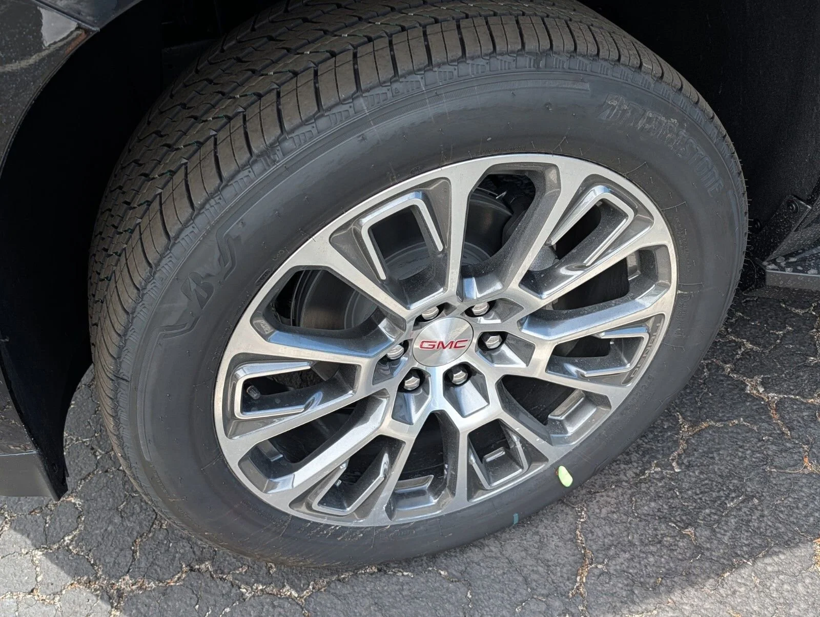 2026 GMC Yukon Denali - Photo 22