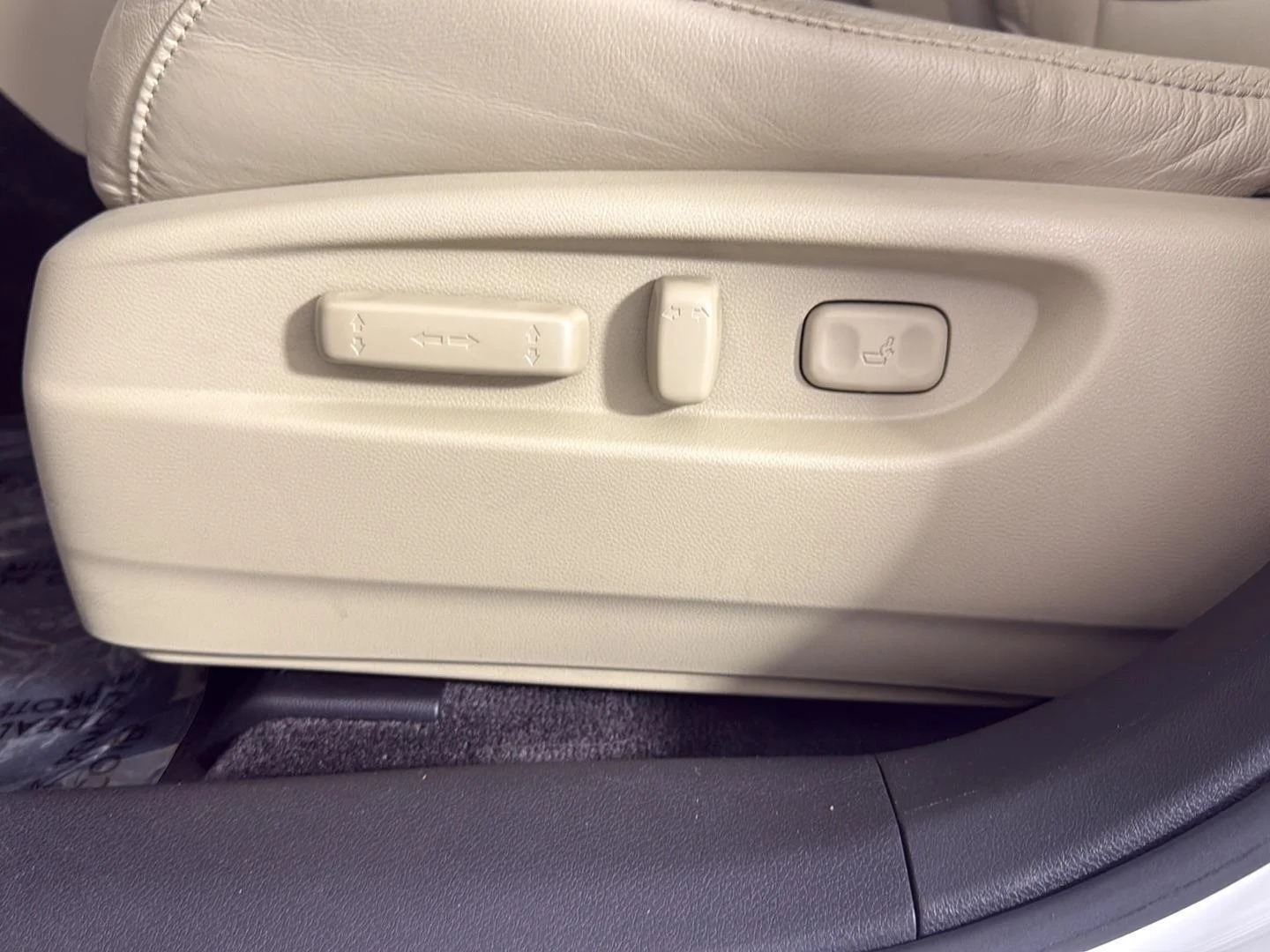 Used 2018 White Acura SH-AWD w/Technology Pkg image 14