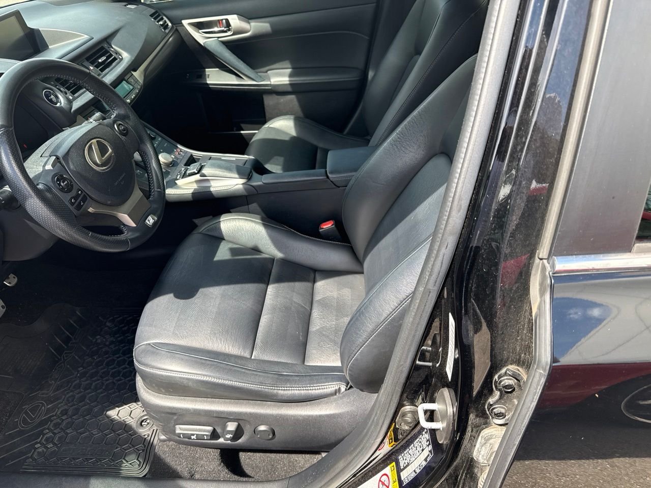 Used 2016 Black Lexus 200h image 5