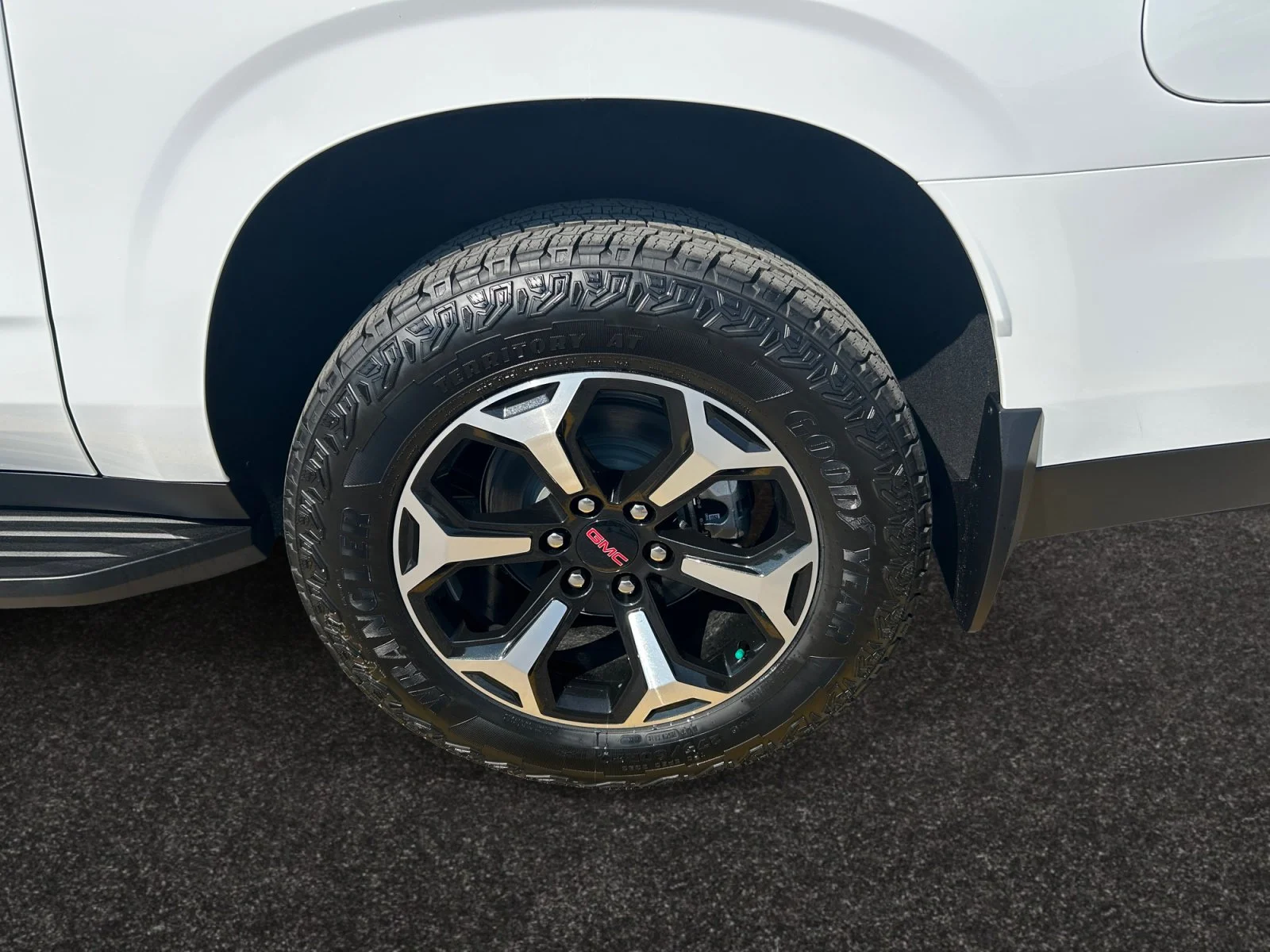 New 2026 Summit White GMC AT4 image 9