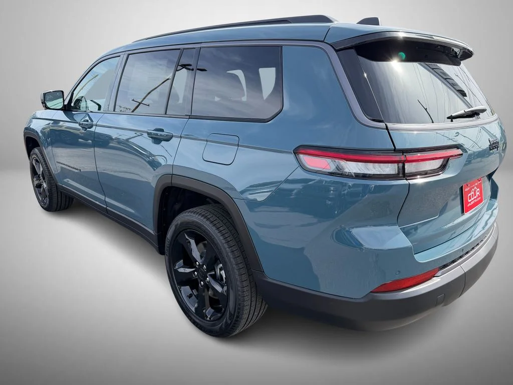 New 2026 Steel Blue Exterior Paint Jeep Limited image 4