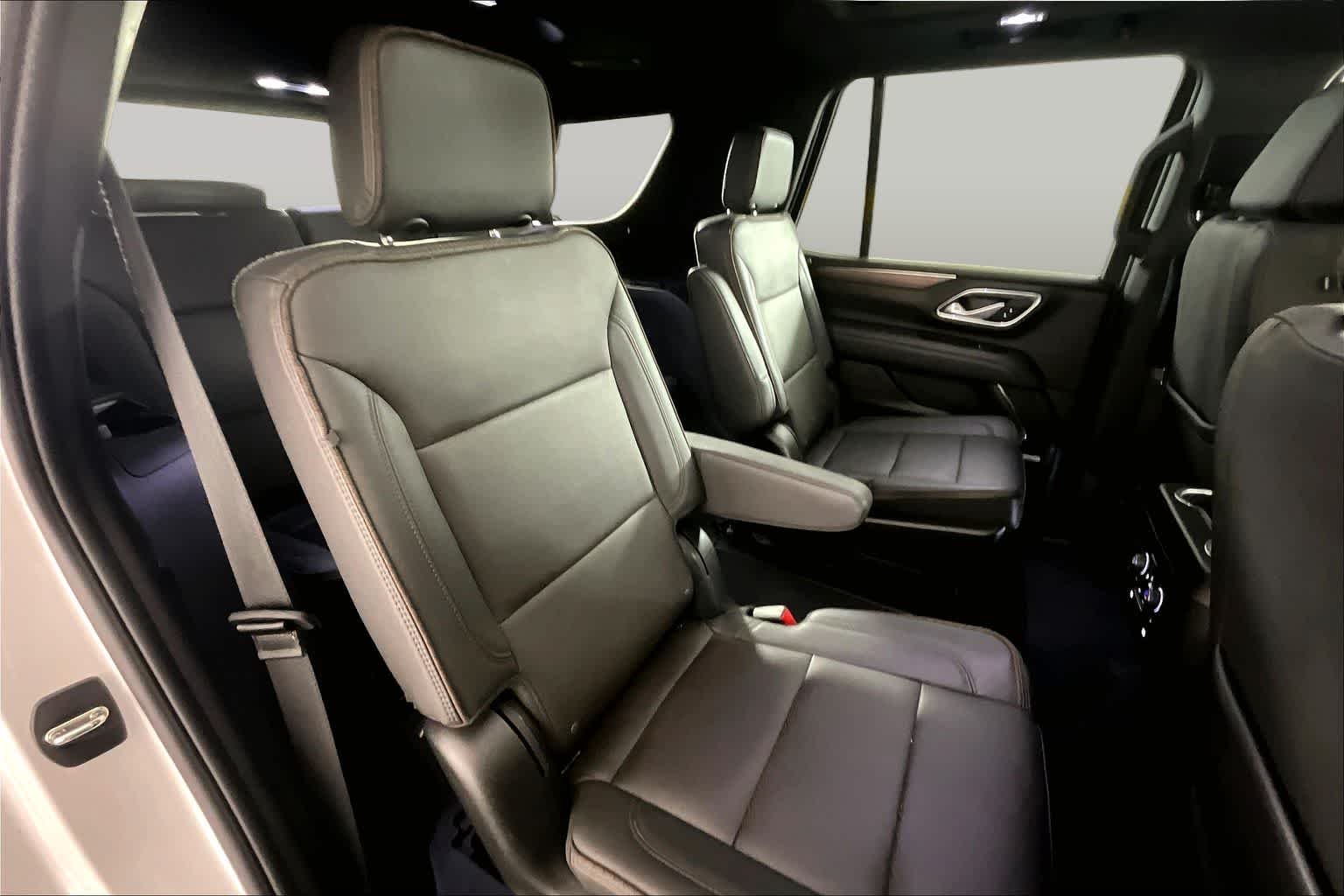 Used 2023 Iridescent Pearl Tricoat Chevrolet High Country image 18