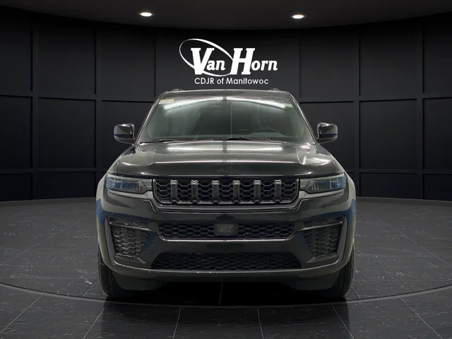 New 2026 Diamond Black Crystal Pearl-Coat Exterior Paint Jeep Altitude image 12