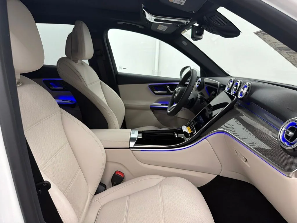 New 2027 White Mercedes-Benz GLC 300 image 30