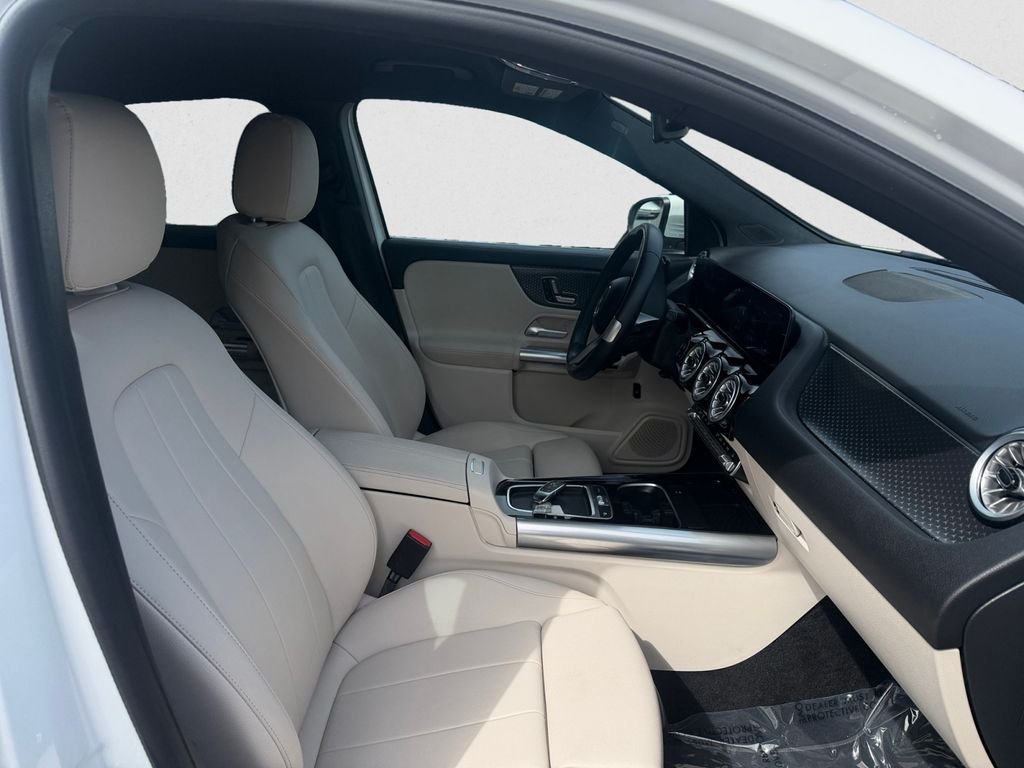 Used 2025 Polar White Mercedes-Benz GLA 250 image 15