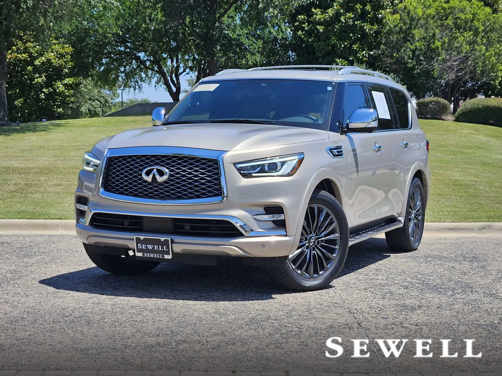 2023 INFINITI QX80 Sensory's photo