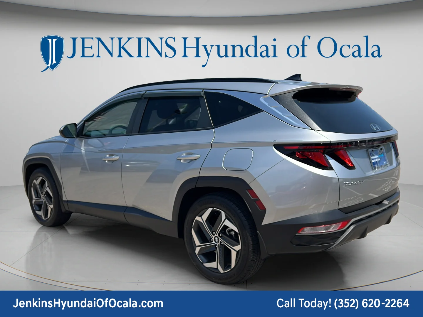Used 2024 Shimmering Silver Hyundai SEL image 5