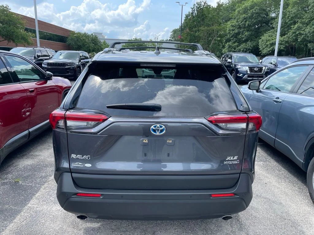 Used 2021 Gray Toyota XLE Premium image 7
