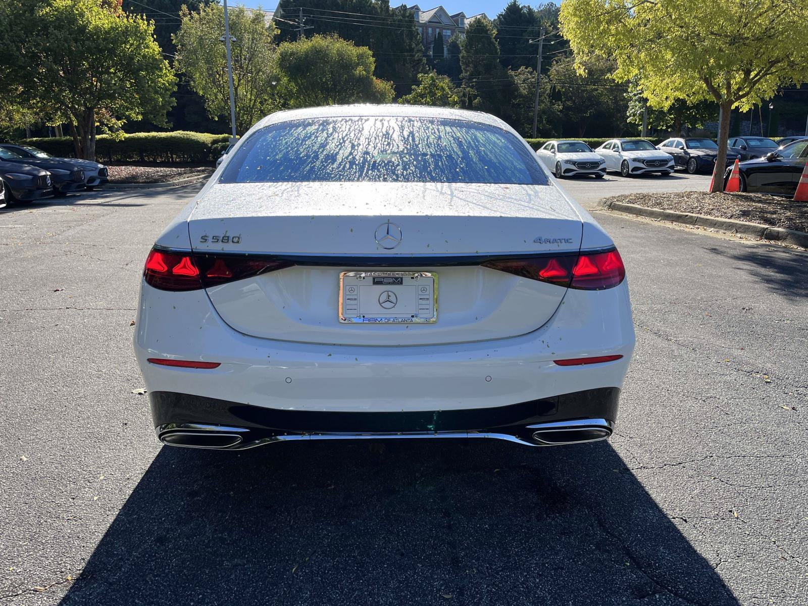 New 2027 MANUFAKTUR Moonlight White Metallic Mercedes-Benz S 580 4MATIC® Sedan image 8