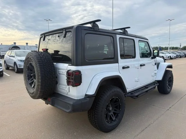 Used 2018 White Jeep Sahara image 3