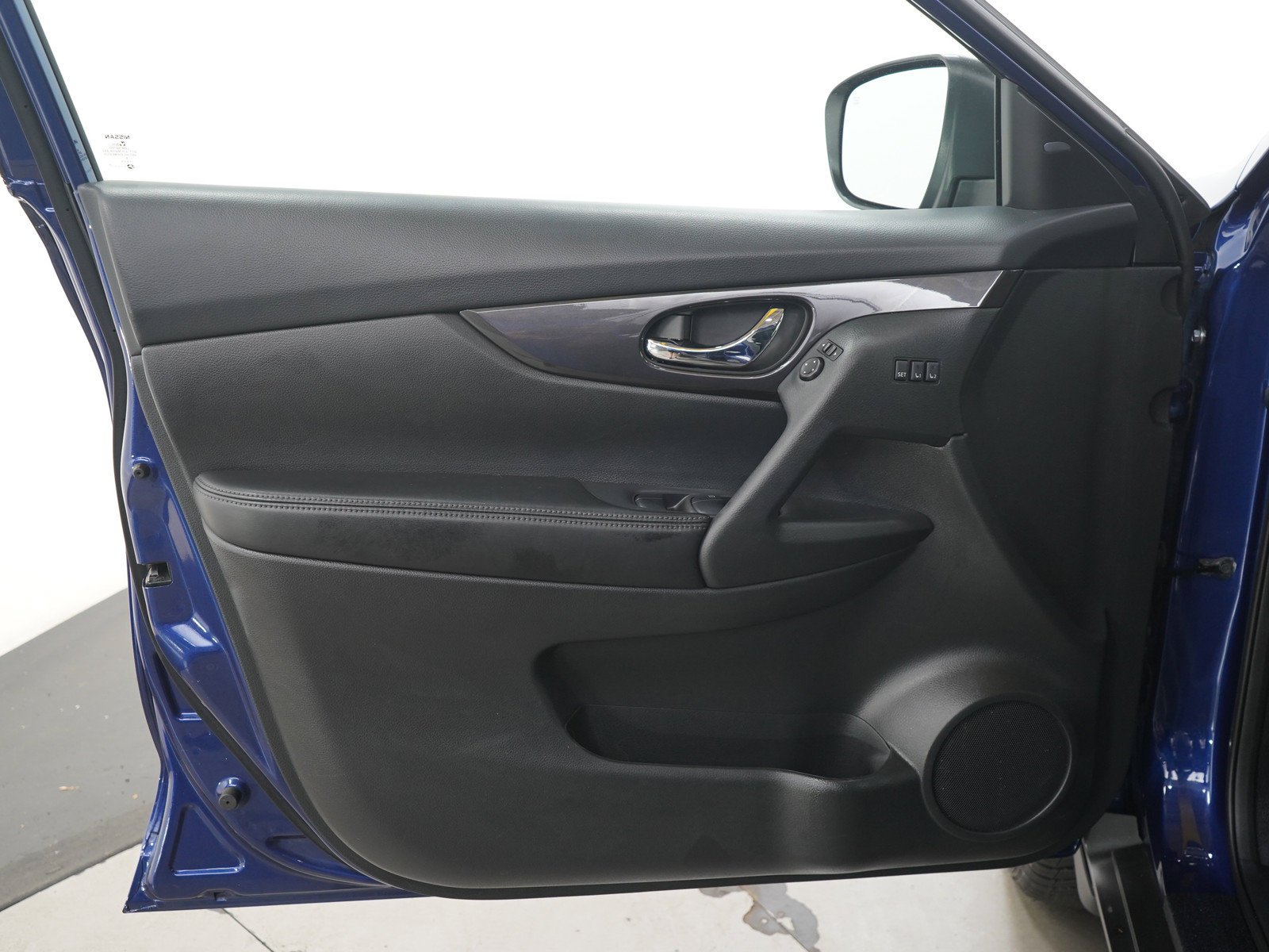 Used 2019 Caspian Blue Metallic Nissan AWD SV image 20