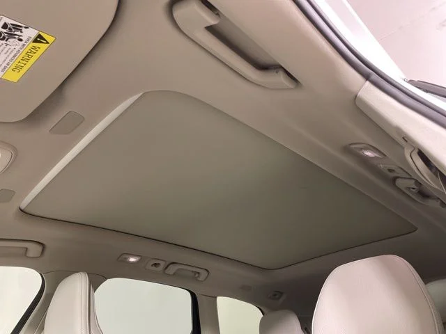 Certified Used 2025 Crystal White Volvo Core image 37