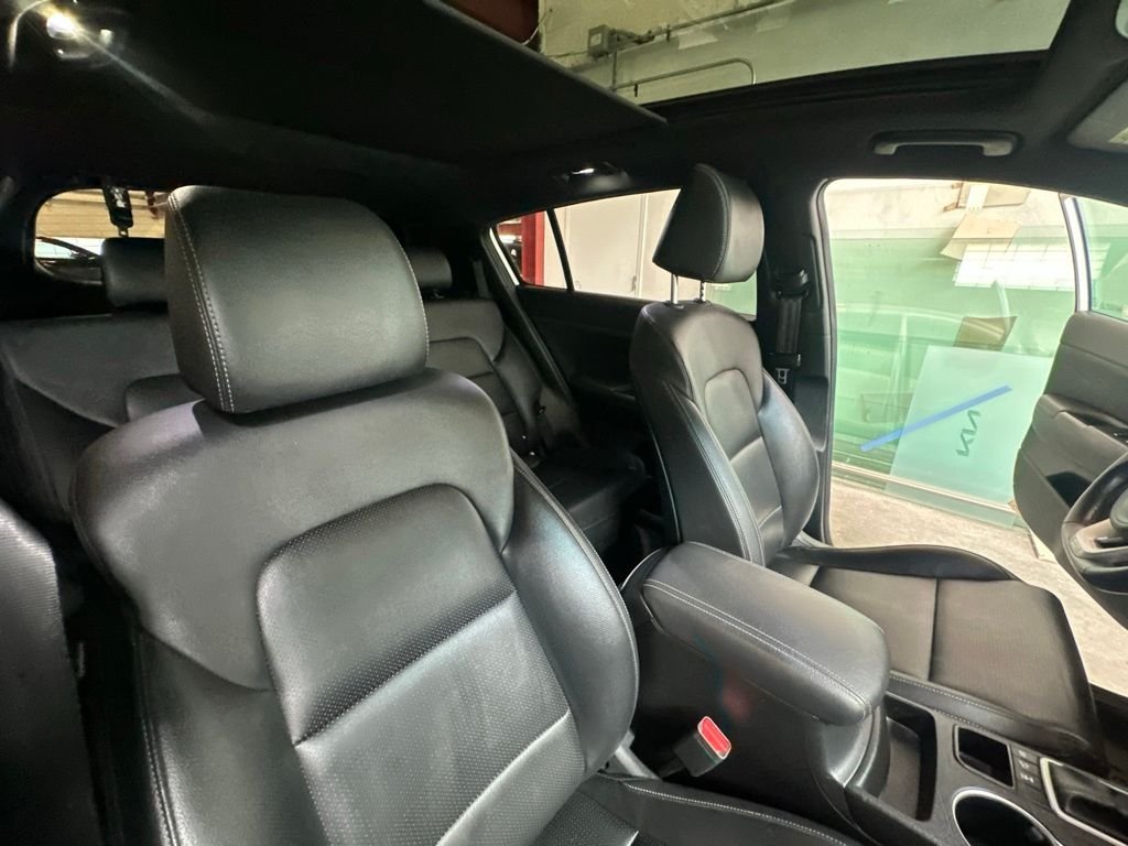 Used 2022 White Kia Nightfall image 35