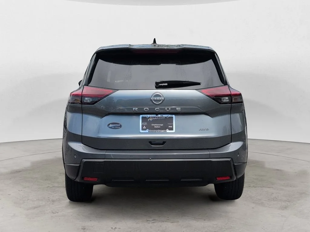 Used 2025 Grey Nissan S image 4
