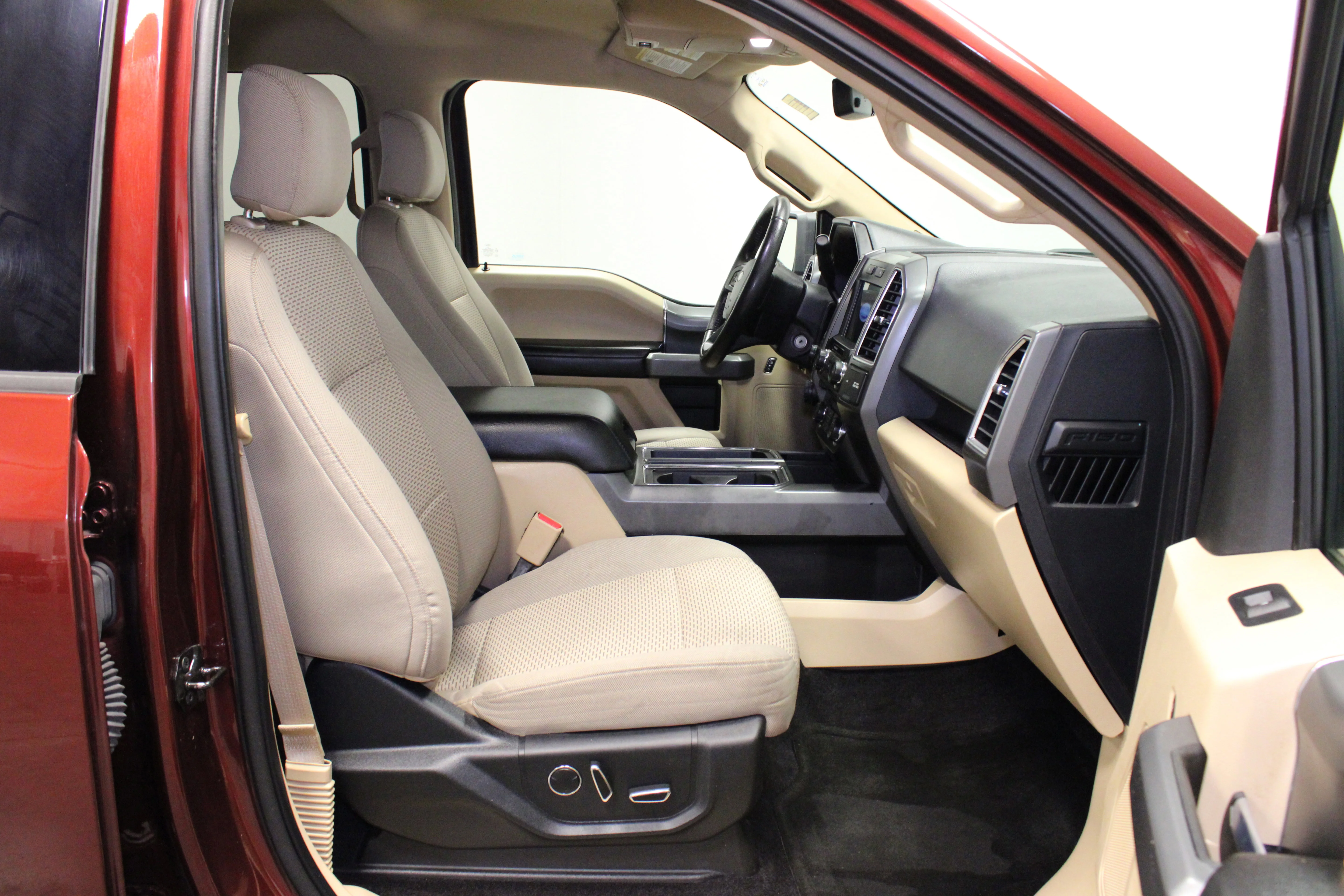 Used 2016 Bronze Ford XLT image 15