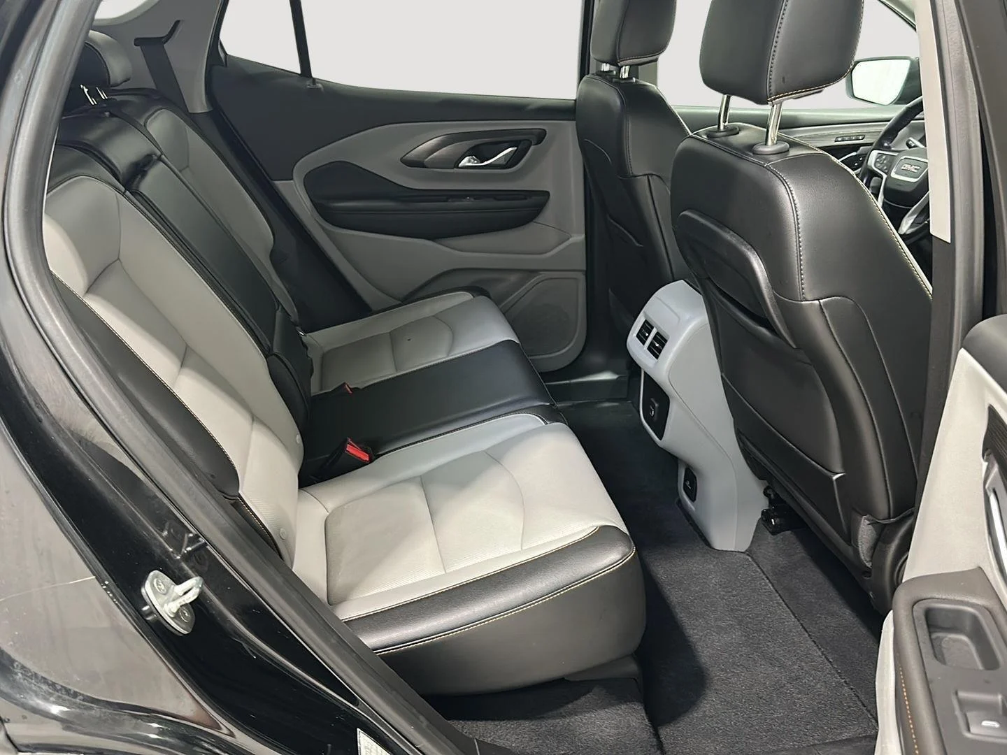 Used 2019 EBONY TWILIGHT METALLIC GMC SLT image 24