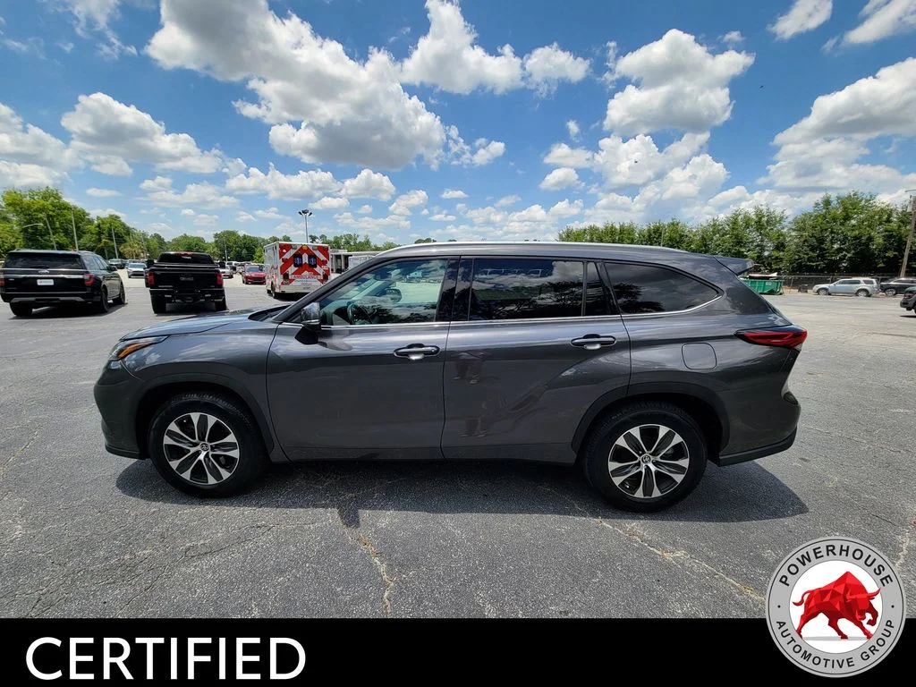 Used 2022 Gray Toyota XLE image 3