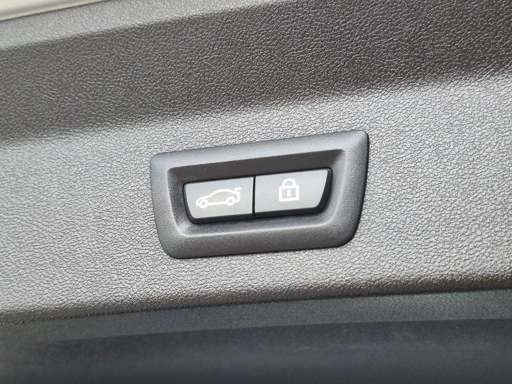 Used 2020 Silver BMW xDrive30i image 9