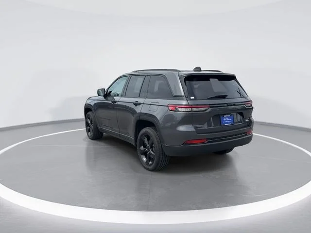 Used 2024 Gray Jeep Altitude X image 5