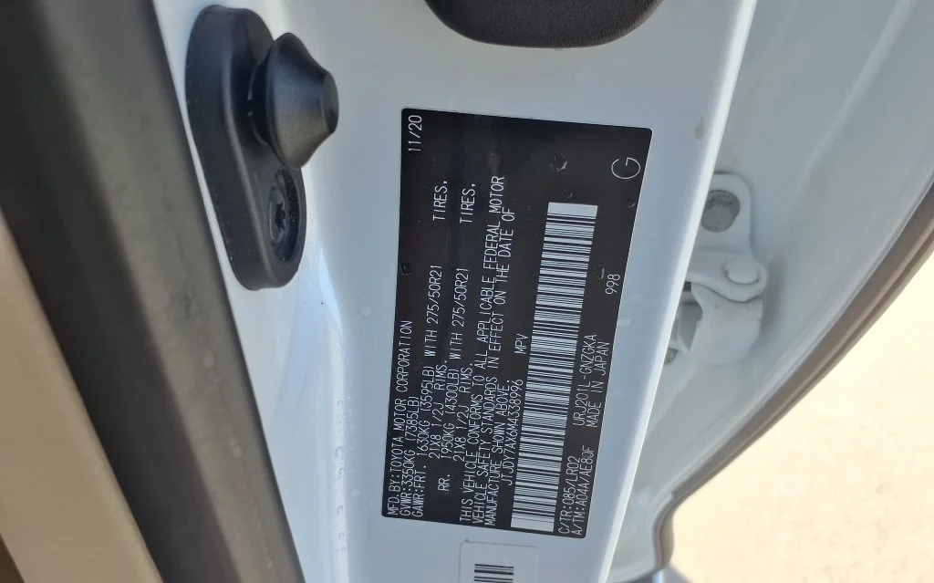 Used 2021 White Lexus 570 image 35